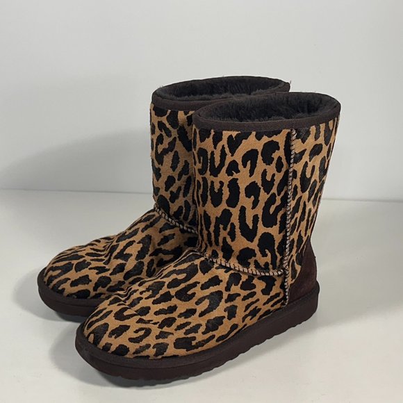 Ugg ( 1002790) Exotic Leopard Classic Shearling Boots Women Size 7 - Picture 3 of 7